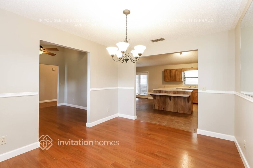 Building Photo - 2301 Beechwood Ct