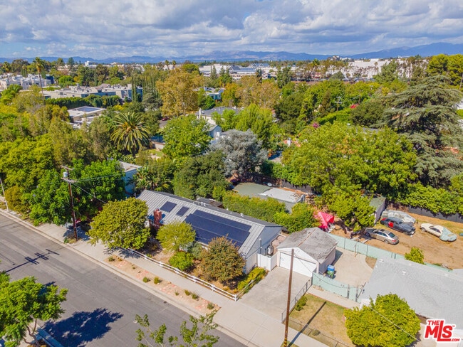 Building Photo - 13843 Milbank St