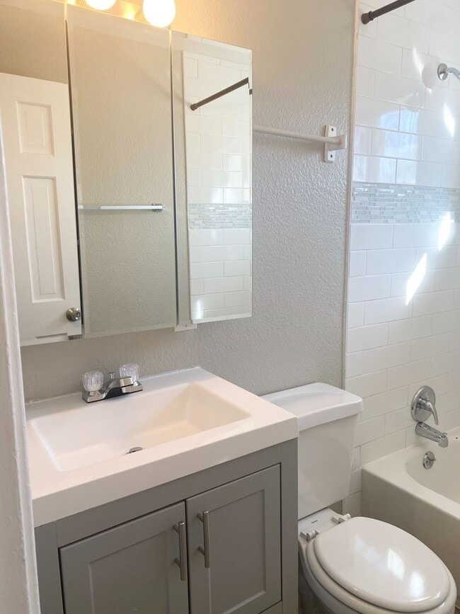 Building Photo - 417 N 30th St