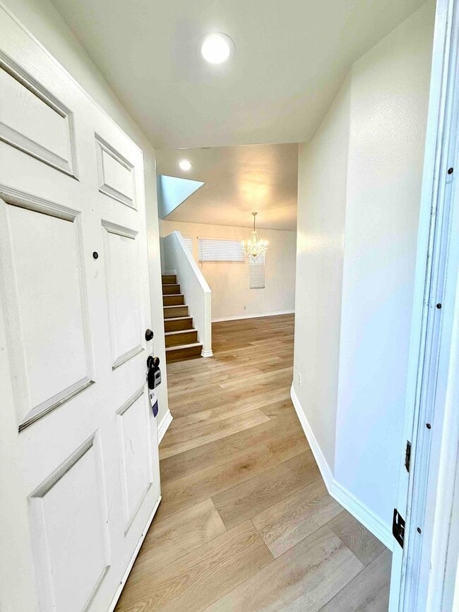 Building Photo - Gated Community - Updated Harbor City Townhouse - 3 bed / 2.5 bath