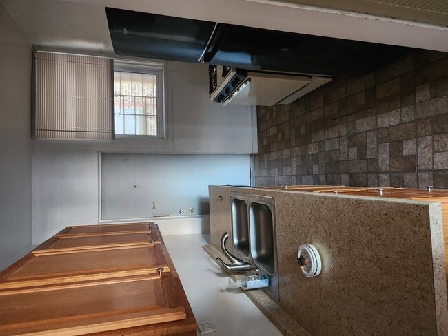 Building Photo - 905 W Irving Park Rd