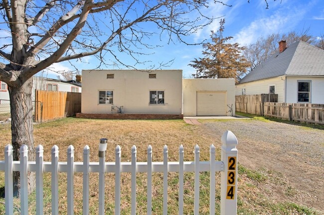 Building Photo - Charming Clifton Home with Comfortable Living & Convenient Location