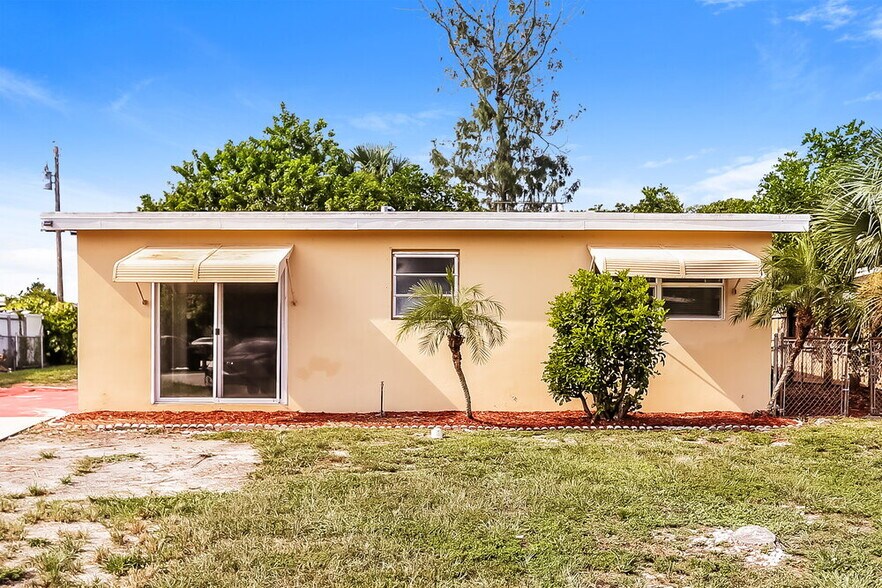 Primary Photo - 5641 Honeysuckle Dr