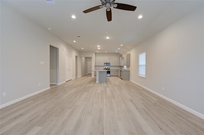Building Photo - 3939 Sugardale St