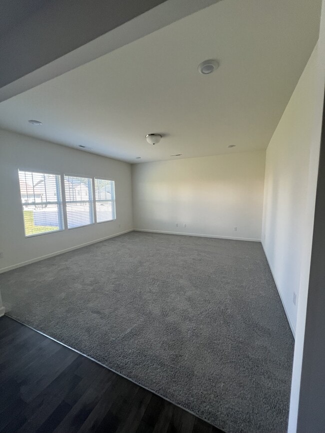 Building Photo - 1621 Running Deer Dr