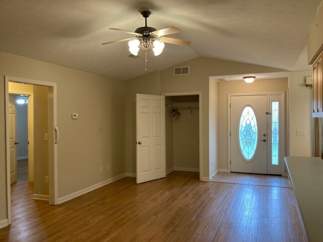 Building Photo - 106 Walnut Trace Cir