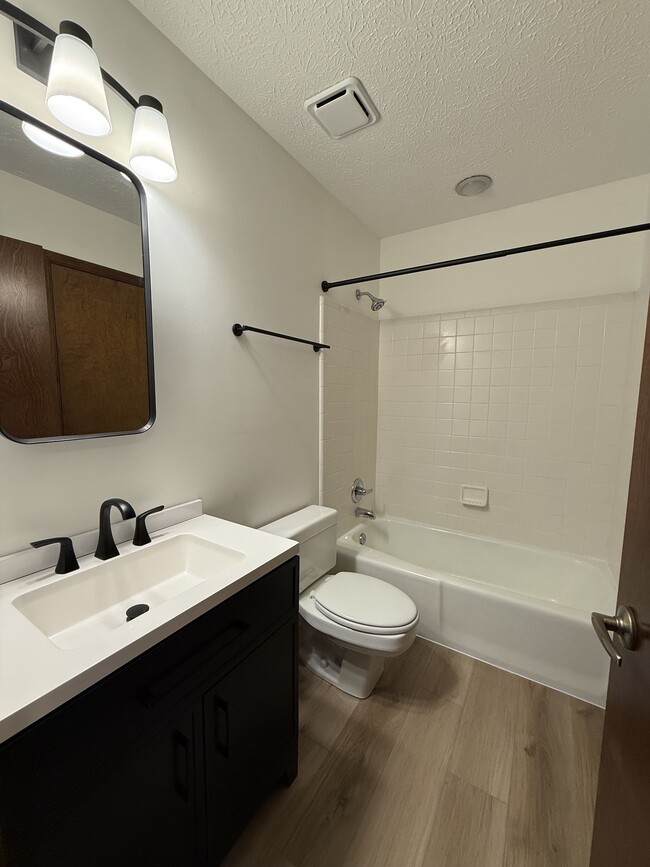 Building Photo - 44790 Locust Ridge Ct