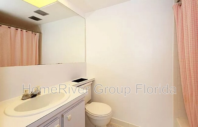 Building Photo - 17 High Point Cir N