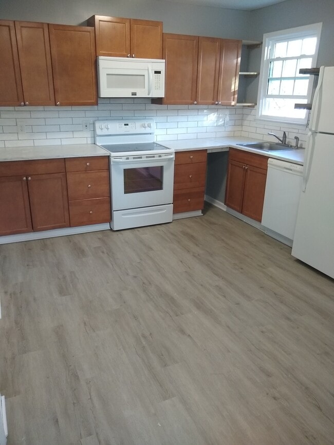 Unit 339 kitchen - 339 Stokes Ave SE