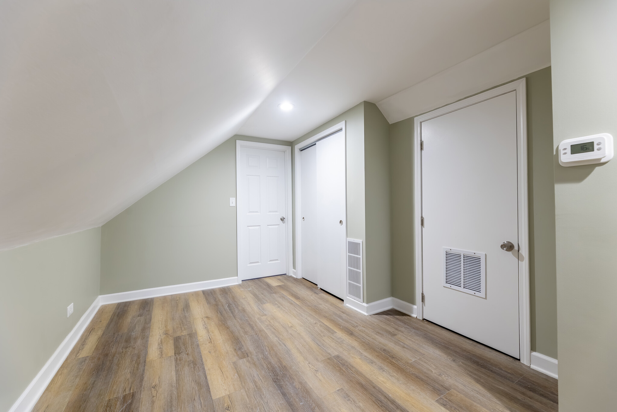 Building Photo - 6327 S Kenneth Ave