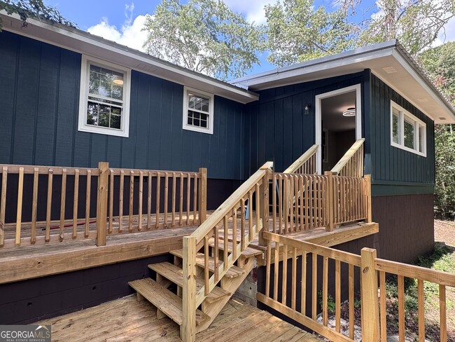 Building Photo - 304 Pinewood Dr
