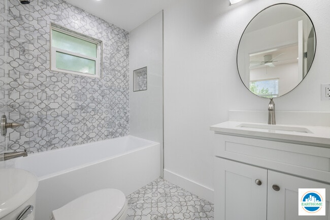 Building Photo - 3226 6th Ave S