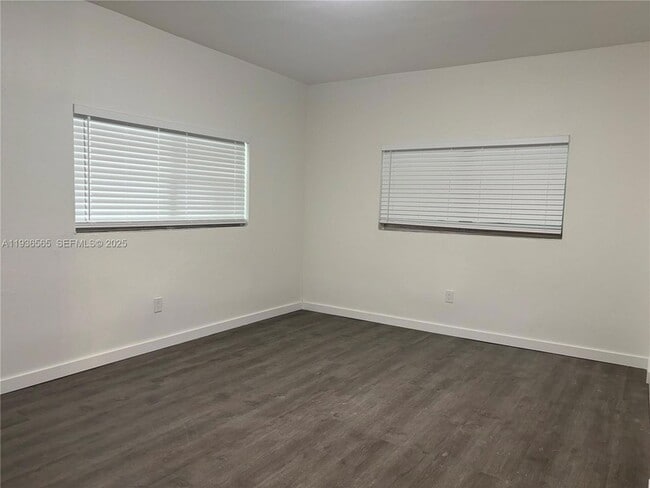 Building Photo - 15240 NE 8th Ave