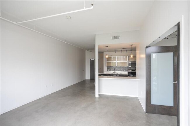 Building Photo - 2115 Yeaman Pl