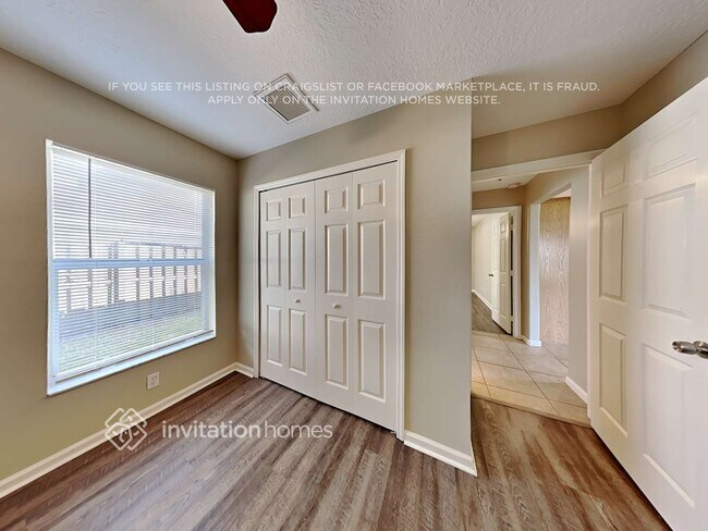 Building Photo - 2566 SW Hinchman St