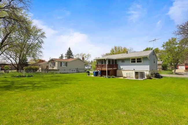 Building Photo - 1523 Bates Ln