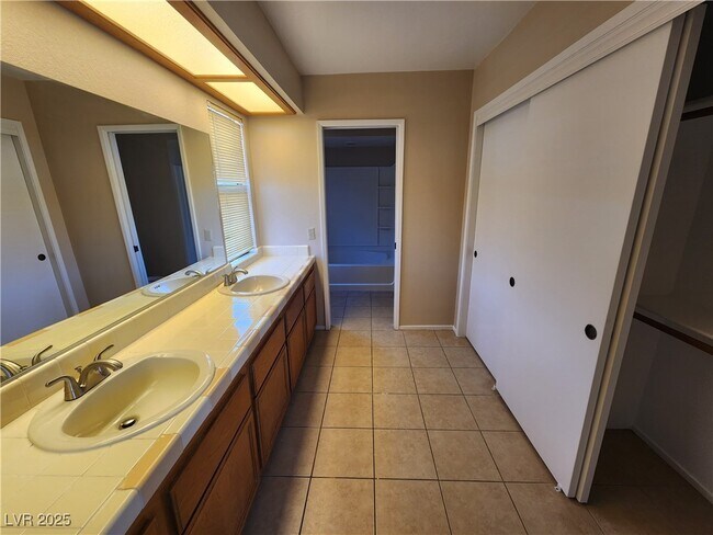 Building Photo - 25 Jensen Dr