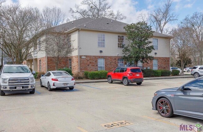 Building Photo - 900 Dean Lee Dr