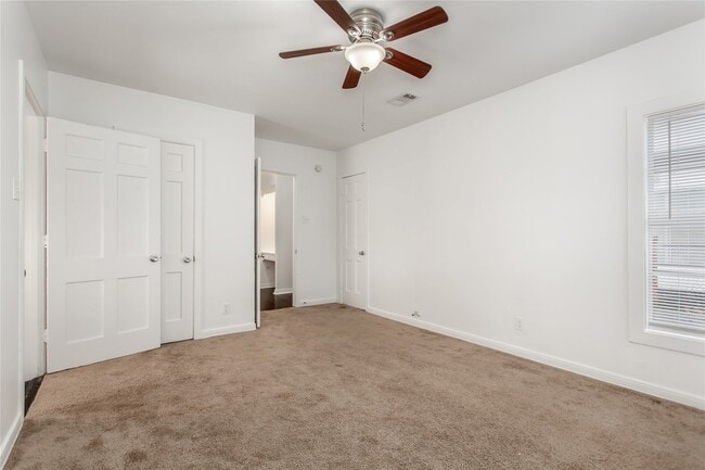 Building Photo - 7414 Robin Rd