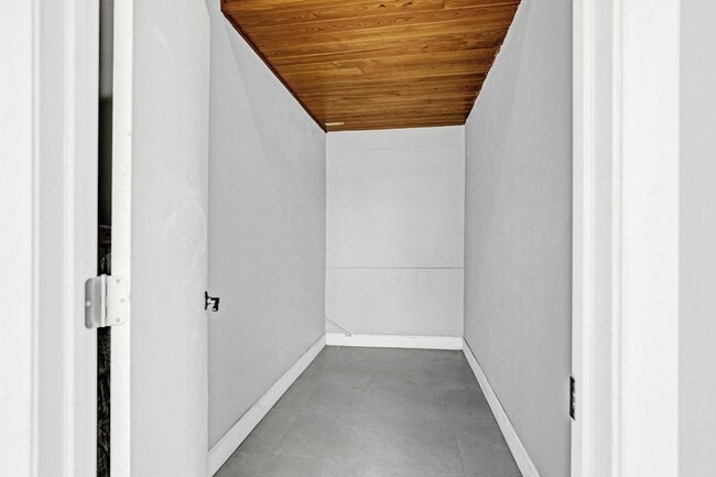 Building Photo - 6700 E Tropical Way