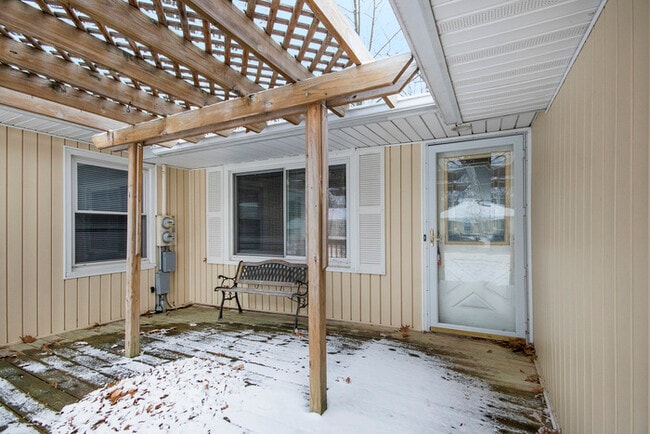 Building Photo - 5671 Christie Ave - Gorgeous 4 Bed