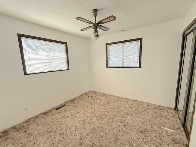 Building Photo - 4 Bedroom Home Near KU Med