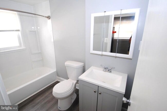 Building Photo - 374 Farnsworth Ave