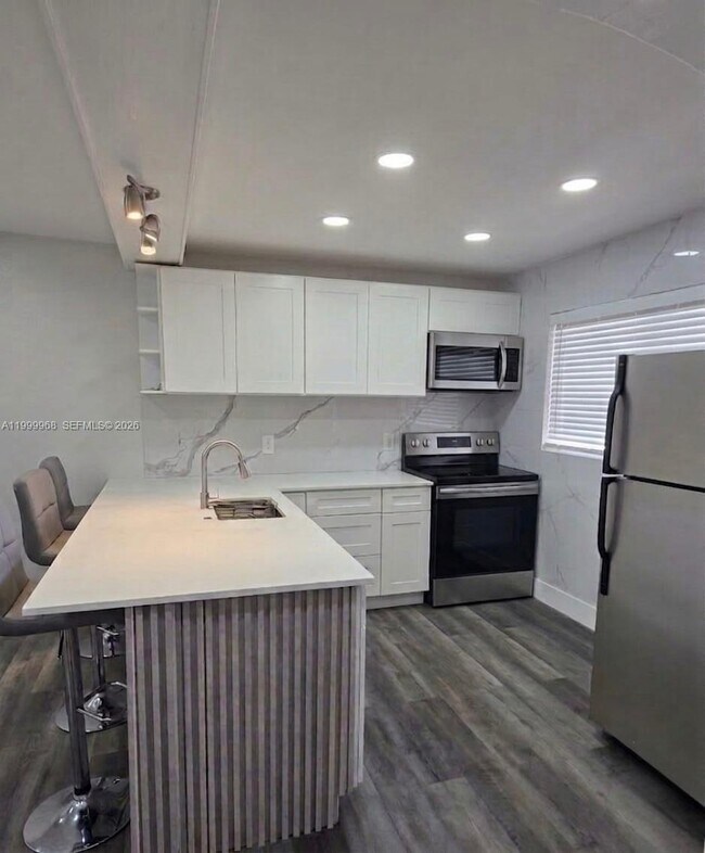 Building Photo - 16400 NE 17th Ave