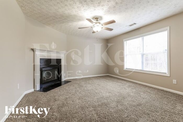 Building Photo - 650 Castlebrooke Dr SE