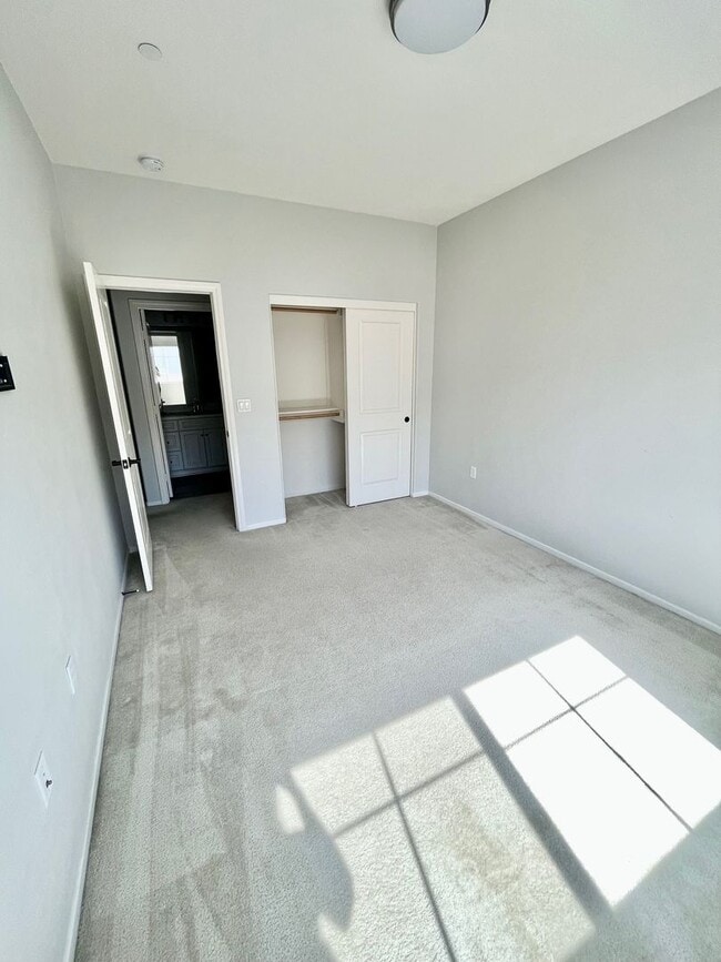 Building Photo - 3257 E Wild Horse Privado