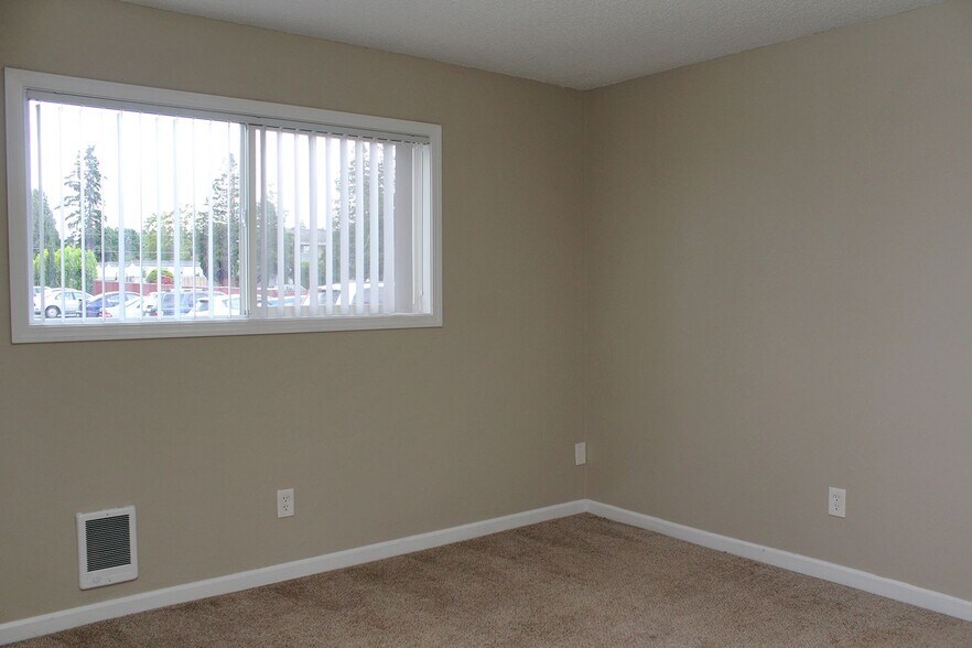 Building Photo - 4609-4609 NE Killingsworth St