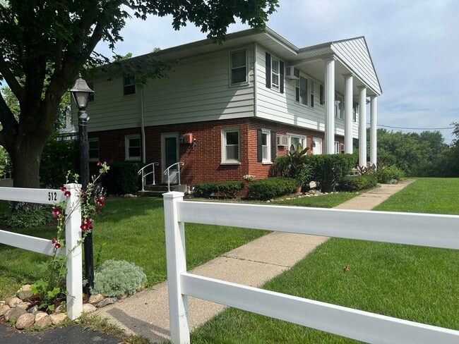 Primary Photo - 512 Hill St
