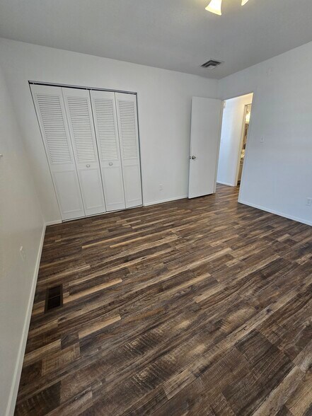 Building Photo - 805 Woodlawn Ave