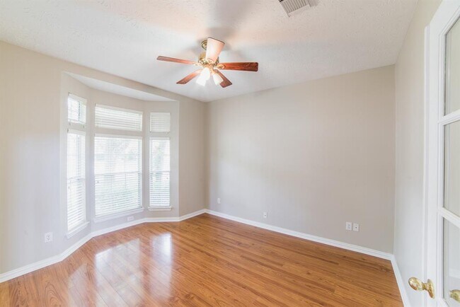 Building Photo - 4914 Mulberry Cir