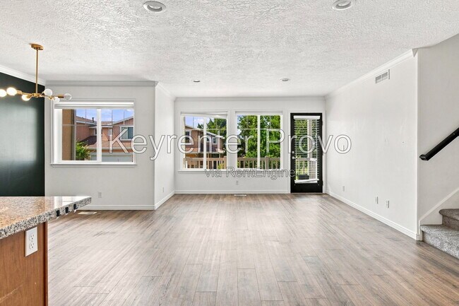 Building Photo - 1285 Alpine Way