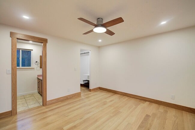 Building Photo - 3Bd/2.25Ba North Bend House