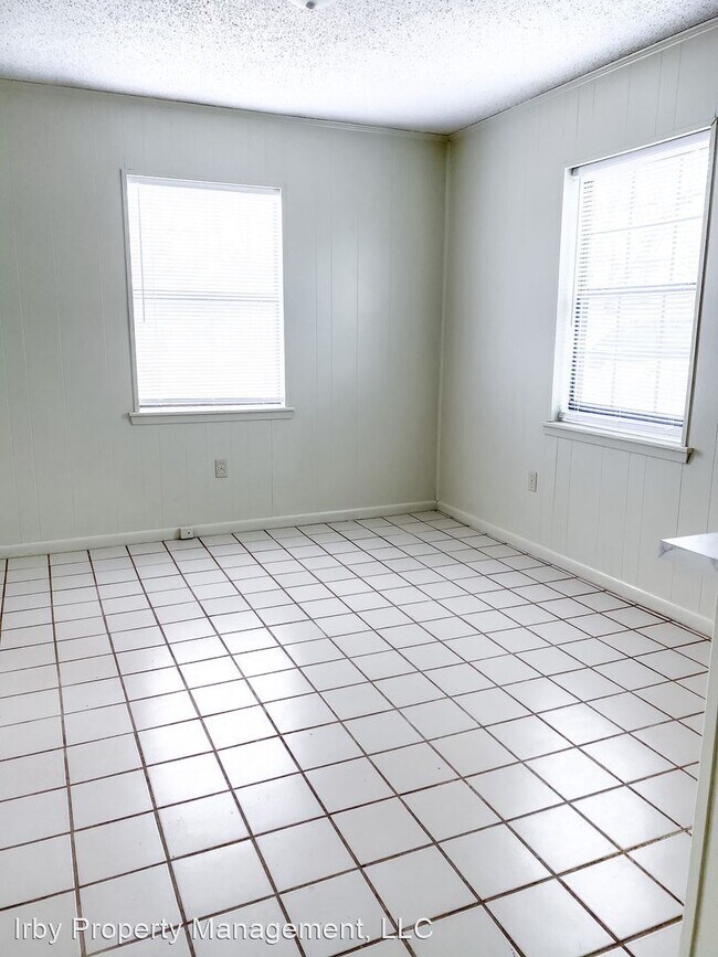 Building Photo - 3 br, 1 bath House - 301 E Hickory Street