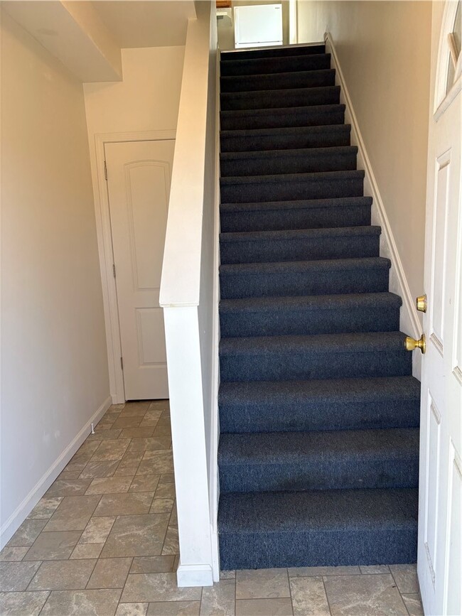 Building Photo - 132 W High St