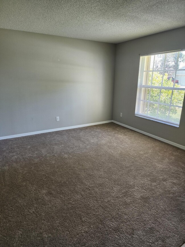 Building Photo - 1415 Hill Ave