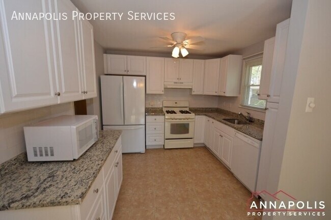 Building Photo - 556 Arundel Dr