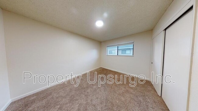 Building Photo - 905 Lakeside Dr