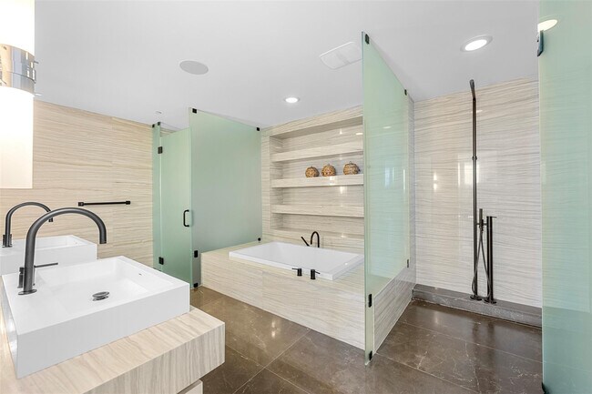 Building Photo - 2200 N Ocean Blvd