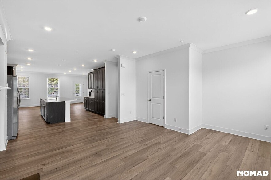 Building Photo - 811 Atkins Ln