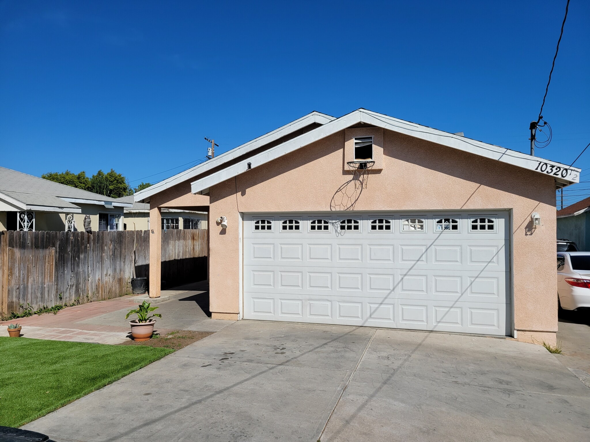 Building Photo - 10320 S Grevillea Ave