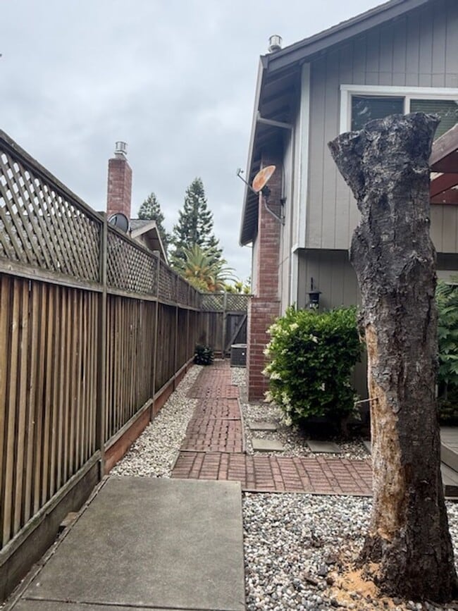 Building Photo - OPEN HOUSE this Wednesday 5pm-6:30pm - Private Redwood Setting | 4BR Home with Family Room, Bar &...