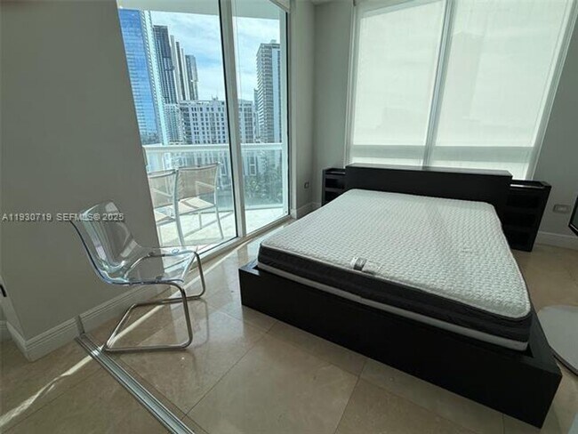 Building Photo - 480 NE 30th St