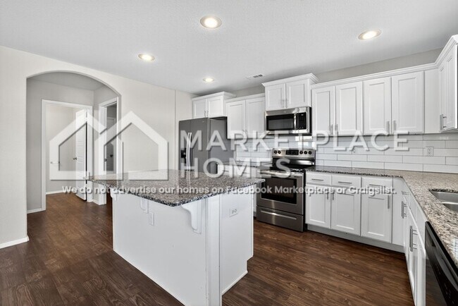 Building Photo - 904 SW Loudon Dr