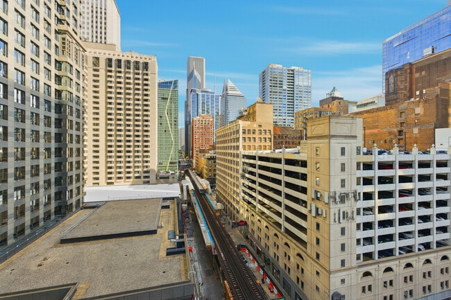 Building Photo - 200 N Dearborn St