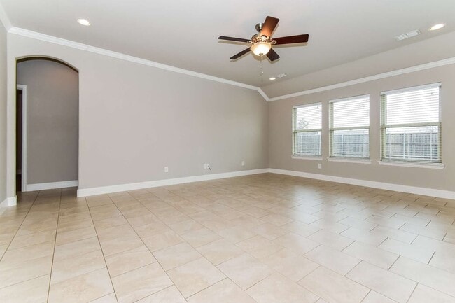 Building Photo - 309 Peachtree Ln