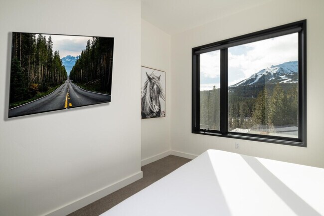 Building Photo - 4 Boathouse Way